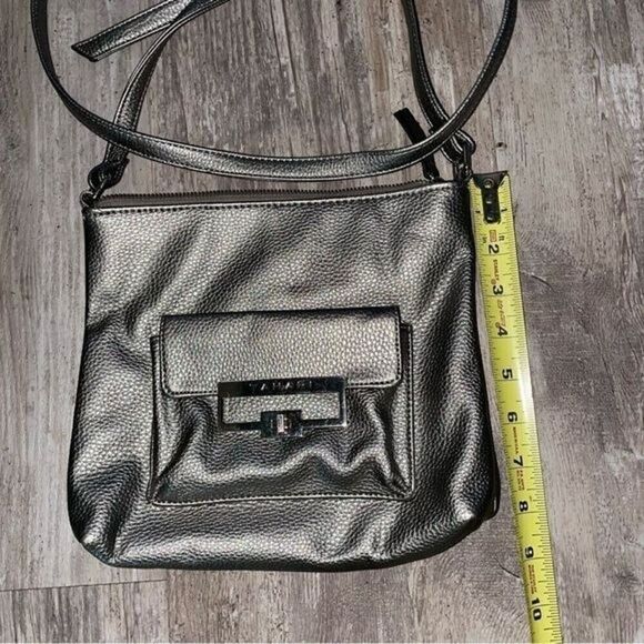 Tahari leather pewter metallic cross body bag - Picture 3 of 8